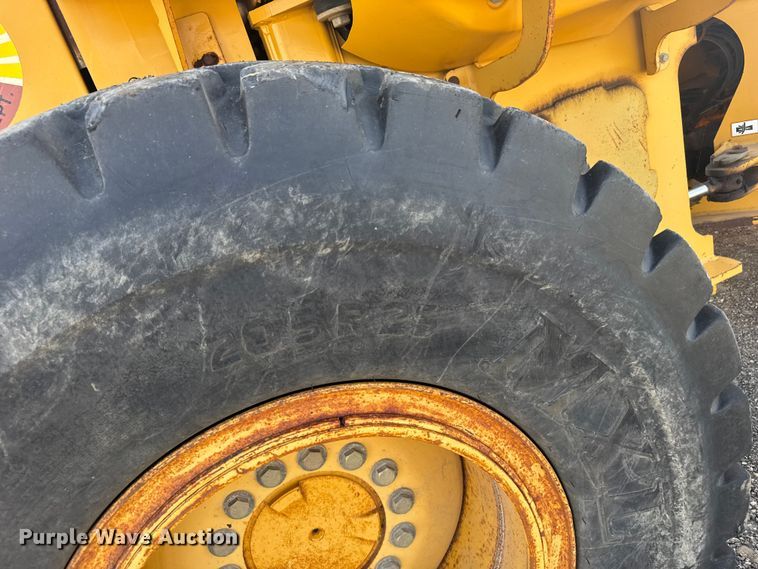 image for item ER2246 2001 John Deere 544H wheel loader