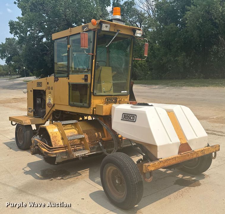 image for item ER2252 1998 Rosco RB-48 broom