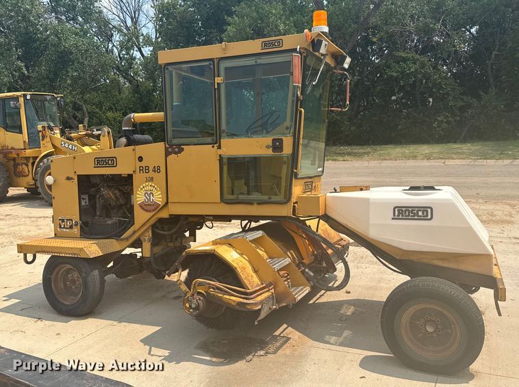 image for item ER2252 1998 Rosco RB-48 broom