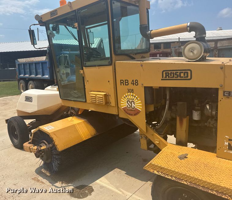 image for item ER2252 1998 Rosco RB-48 broom