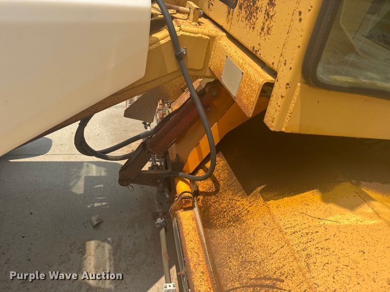 image for item ER2252 1998 Rosco RB-48 broom