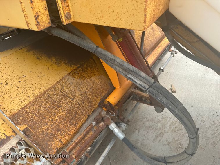 image for item ER2252 1998 Rosco RB-48 broom