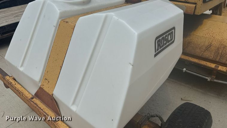 image for item ER2252 1998 Rosco RB-48 broom