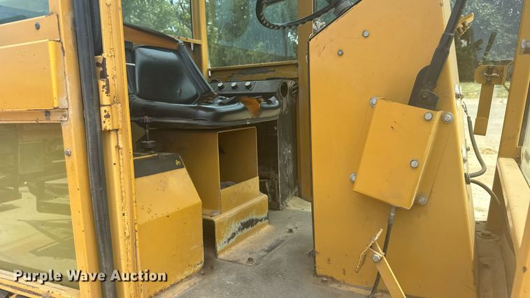 image for item ER2252 1998 Rosco RB-48 broom