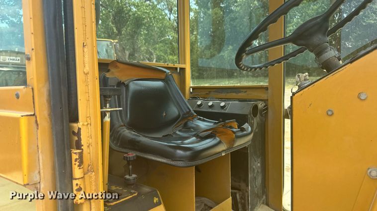 image for item ER2252 1998 Rosco RB-48 broom