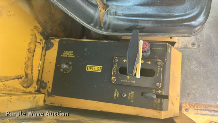 image for item ER2252 1998 Rosco RB-48 broom