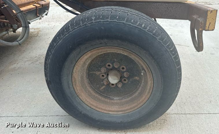 image for item ER2252 1998 Rosco RB-48 broom