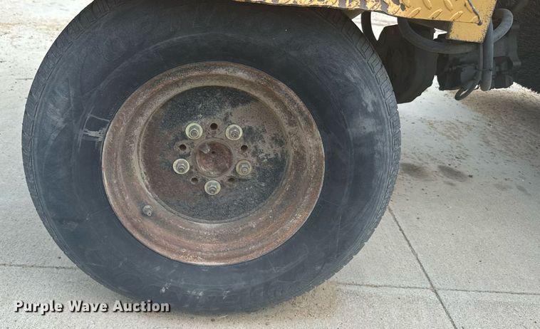 image for item ER2252 1998 Rosco RB-48 broom