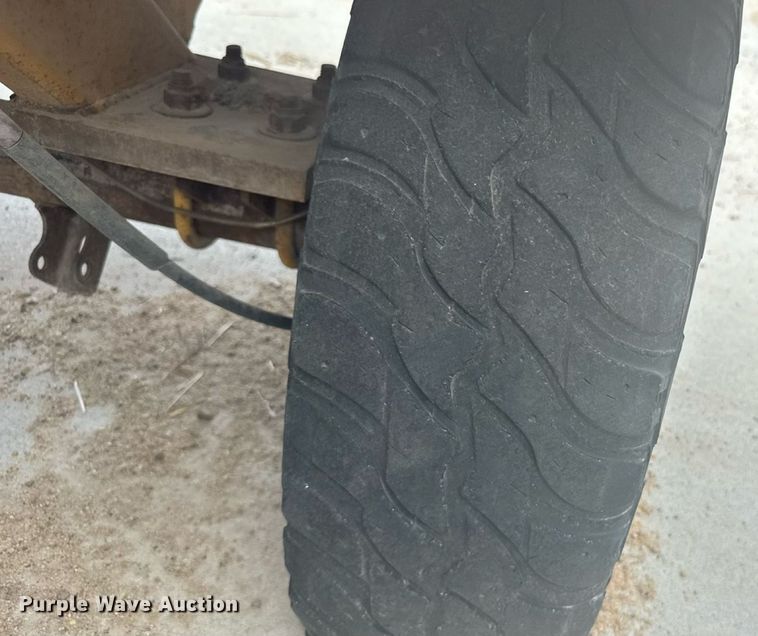 image for item ER2252 1998 Rosco RB-48 broom