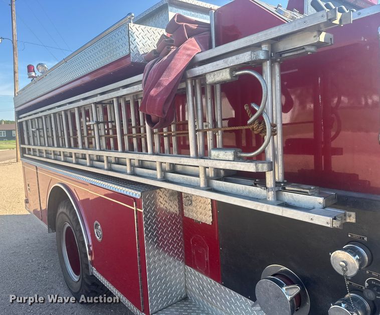 image for item ER2253 1979 Ford F900 pumper fire truck