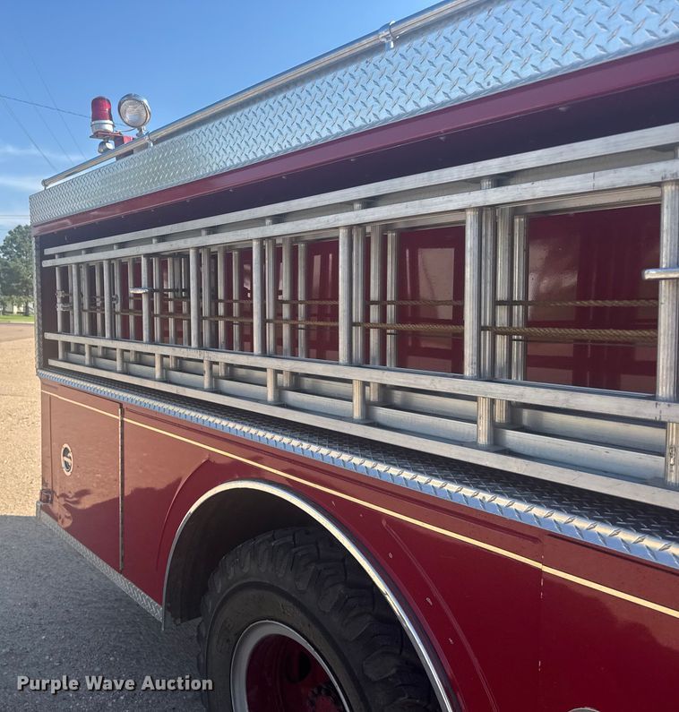 image for item ER2253 1979 Ford F900 pumper fire truck