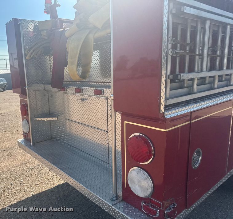 image for item ER2253 1979 Ford F900 pumper fire truck