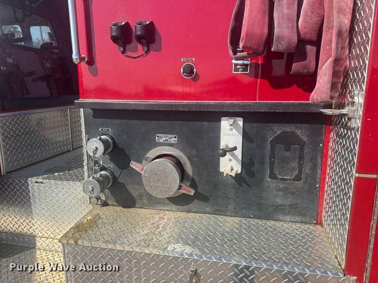 image for item ER2253 1979 Ford F900 pumper fire truck