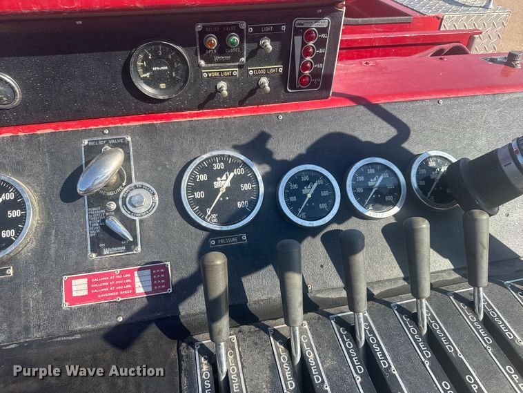 image for item ER2253 1979 Ford F900 pumper fire truck