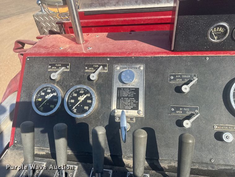 image for item ER2253 1979 Ford F900 pumper fire truck