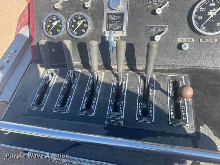 image for item ER2253 1979 Ford F900 pumper fire truck