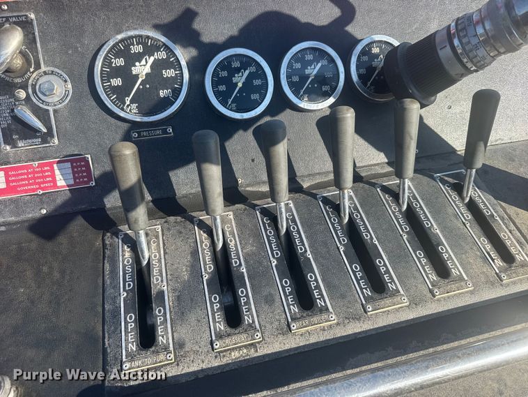 image for item ER2253 1979 Ford F900 pumper fire truck