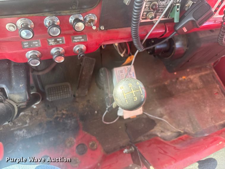 image for item ER2253 1979 Ford F900 pumper fire truck