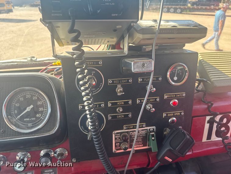 image for item ER2253 1979 Ford F900 pumper fire truck