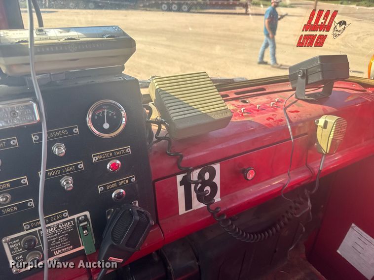 image for item ER2253 1979 Ford F900 pumper fire truck