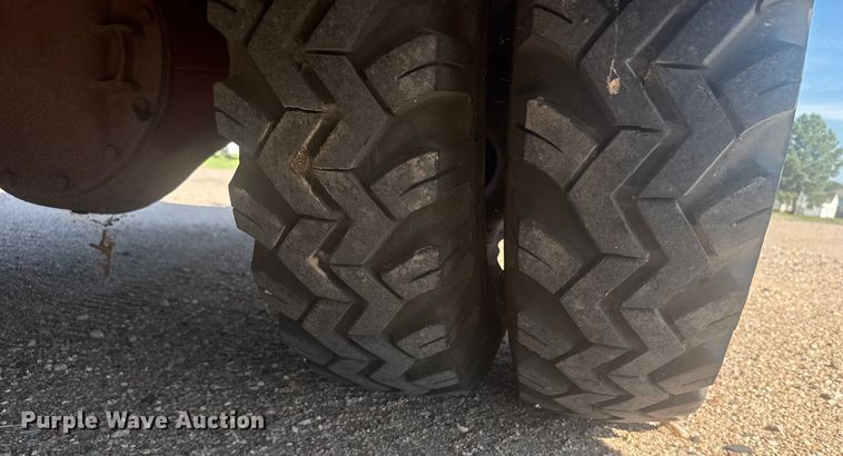 image for item ER2253 1979 Ford F900 pumper fire truck