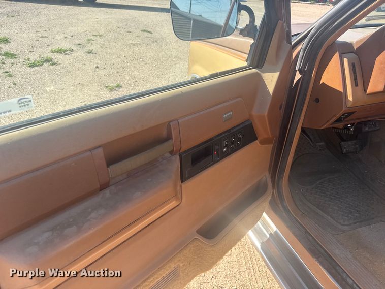 image for item ER2254 1989 Chevrolet C2500 pickup truck