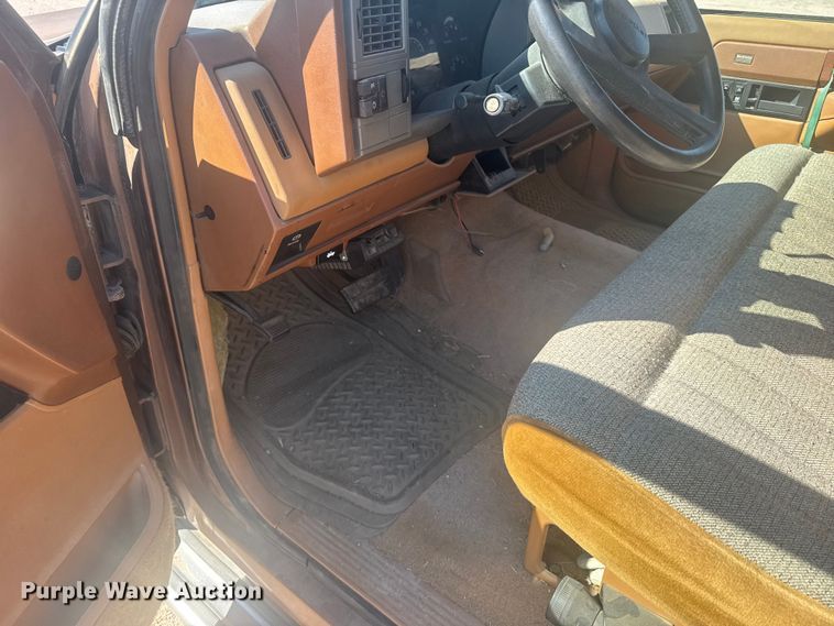 image for item ER2254 1989 Chevrolet C2500 pickup truck