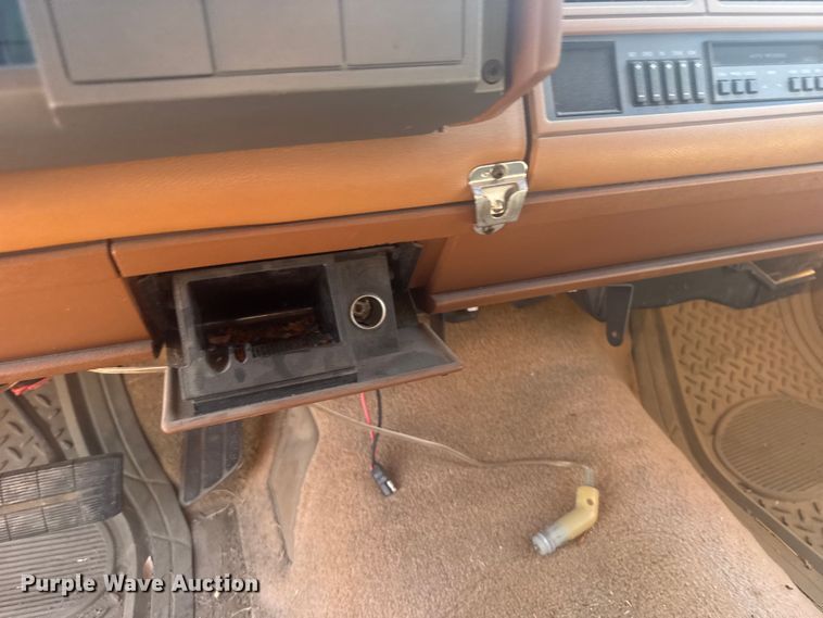 image for item ER2254 1989 Chevrolet C2500 pickup truck