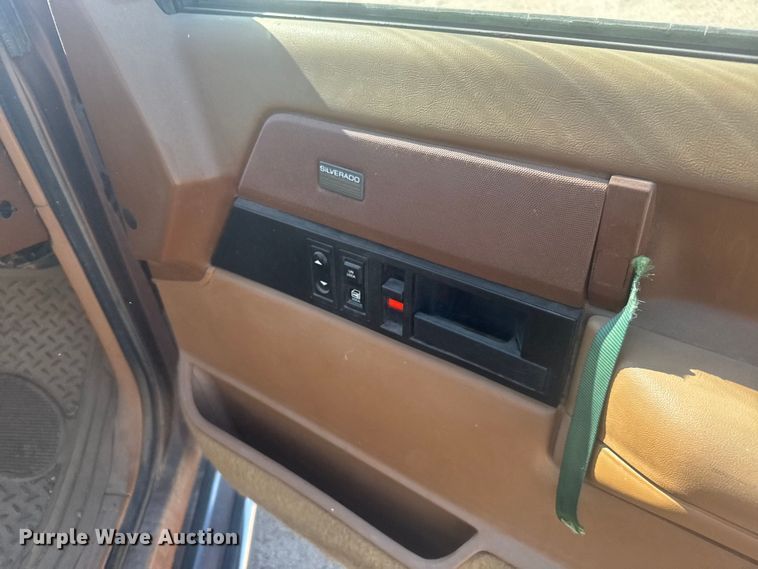 image for item ER2254 1989 Chevrolet C2500 pickup truck