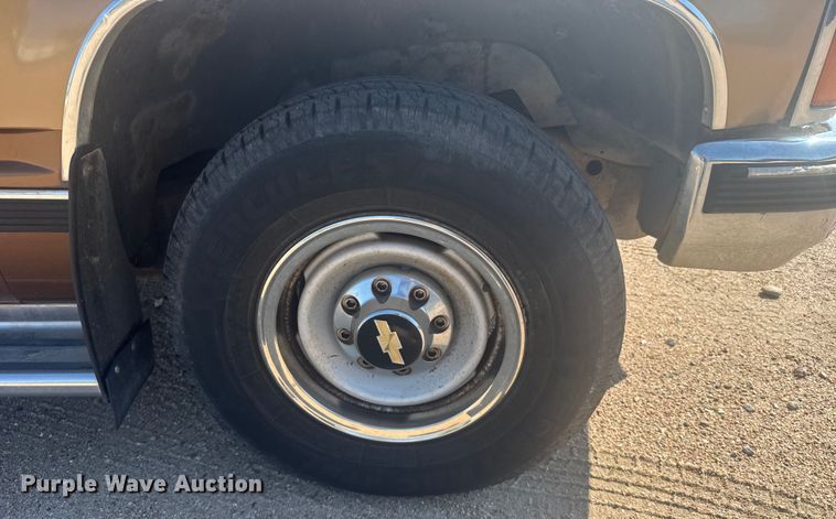 image for item ER2254 1989 Chevrolet C2500 pickup truck