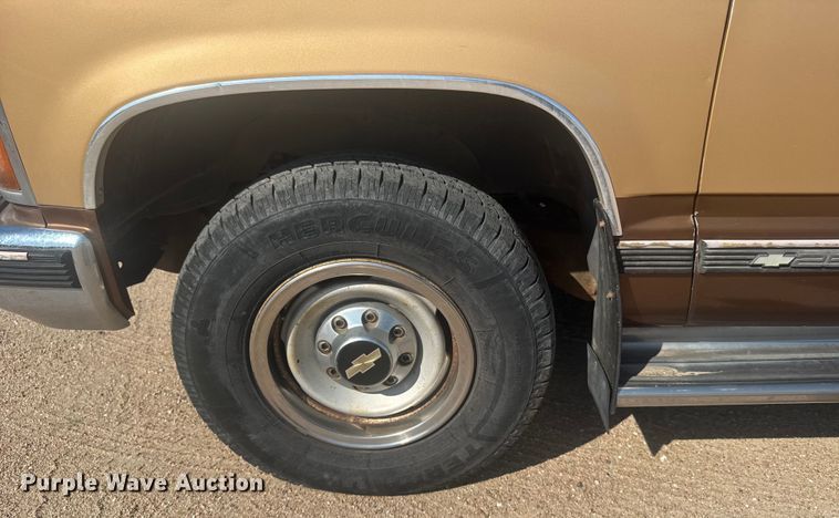 image for item ER2254 1989 Chevrolet C2500 pickup truck