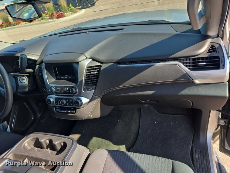 image for item ER5434 2017 Chevrolet Suburban SUV