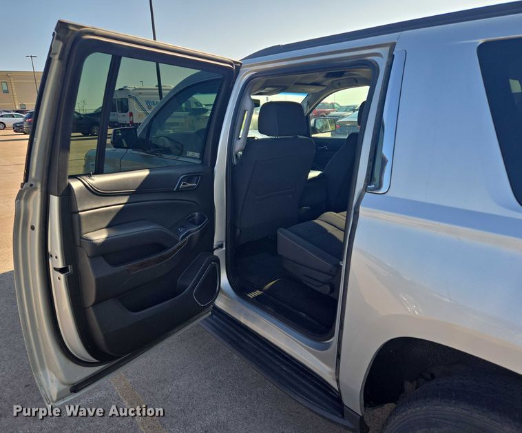 image for item ER5434 2017 Chevrolet Suburban SUV