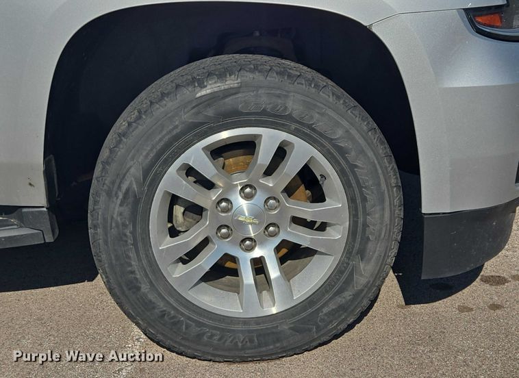 image for item ER5434 2017 Chevrolet Suburban SUV
