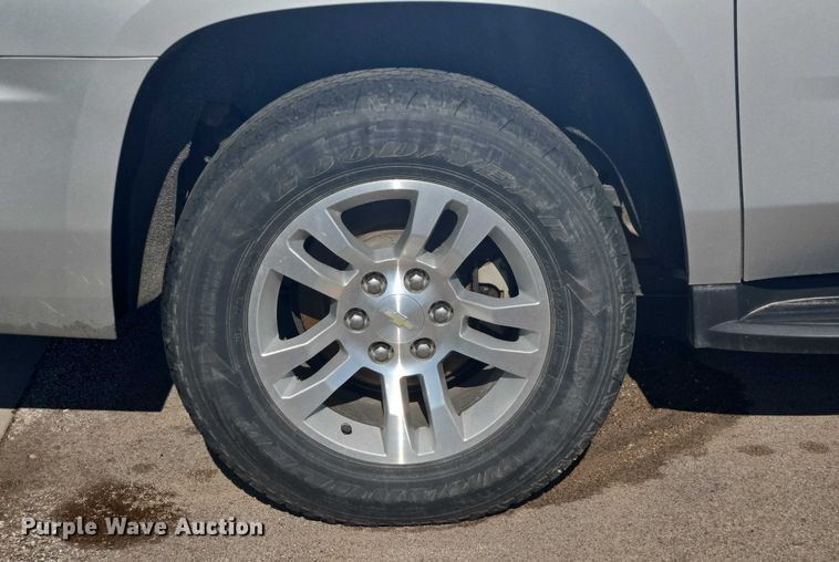 image for item ER5434 2017 Chevrolet Suburban SUV