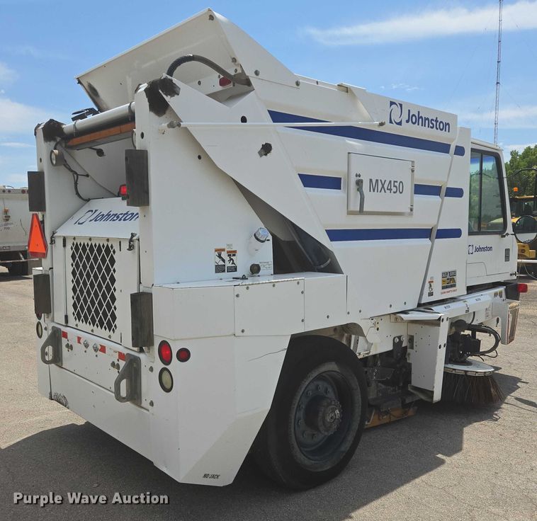 image for item ER5453 2004 Johnston MX450 street sweeper