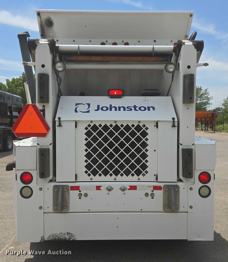 image for item ER5453 2004 Johnston MX450 street sweeper