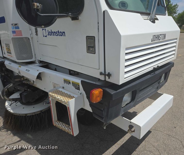 image for item ER5453 2004 Johnston MX450 street sweeper