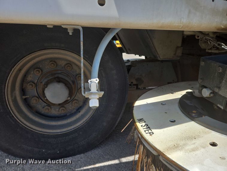 image for item ER5453 2004 Johnston MX450 street sweeper