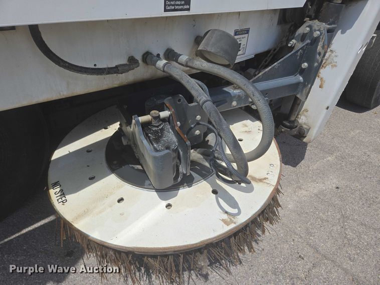 image for item ER5453 2004 Johnston MX450 street sweeper