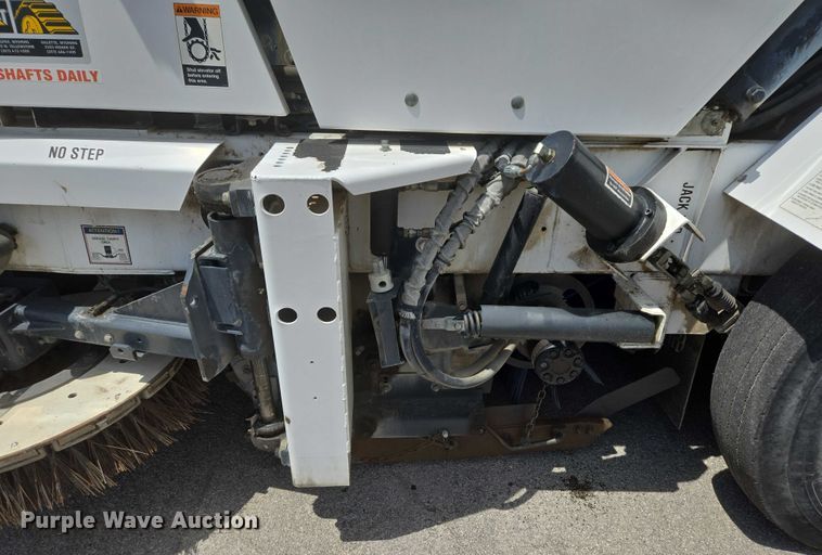 image for item ER5453 2004 Johnston MX450 street sweeper