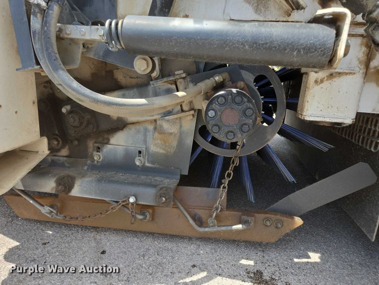 image for item ER5453 2004 Johnston MX450 street sweeper