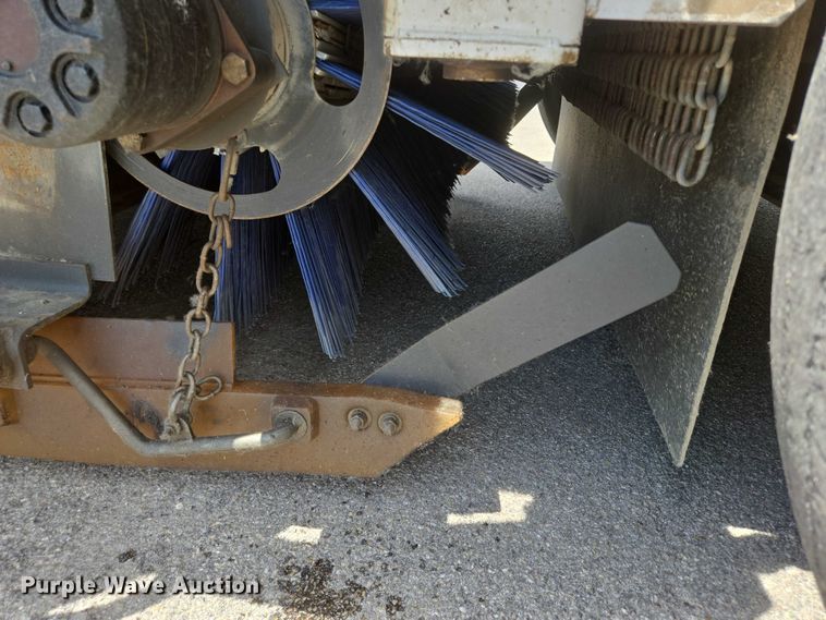 image for item ER5453 2004 Johnston MX450 street sweeper