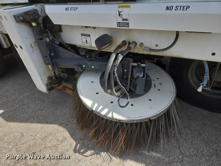 image for item ER5453 2004 Johnston MX450 street sweeper