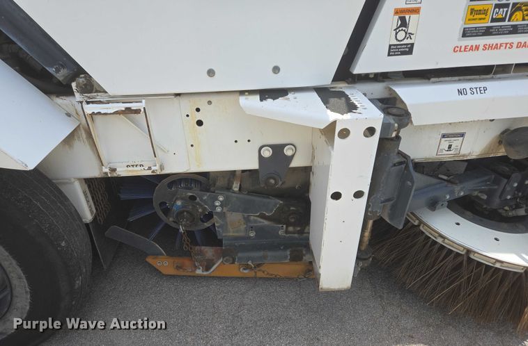 image for item ER5453 2004 Johnston MX450 street sweeper