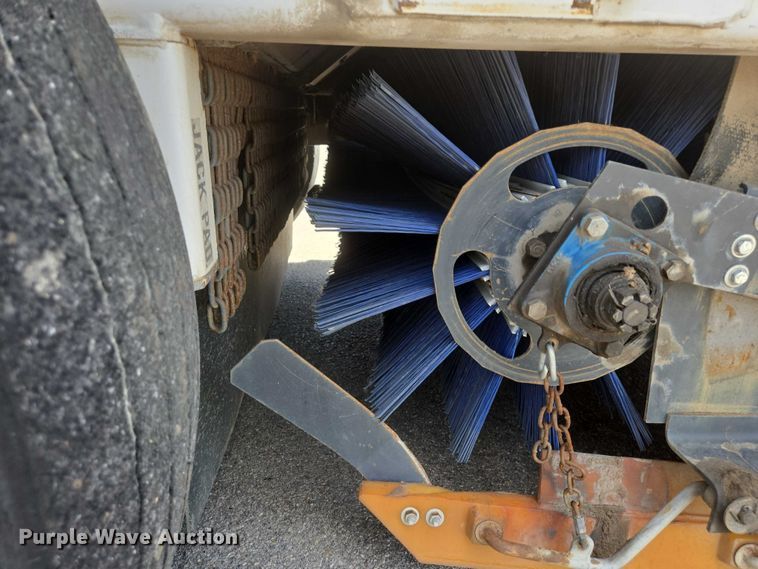 image for item ER5453 2004 Johnston MX450 street sweeper