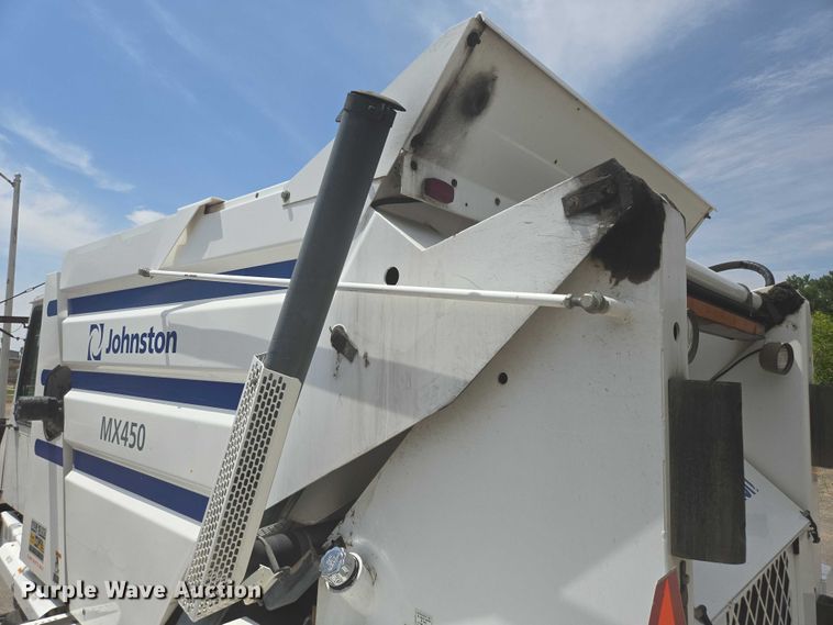 image for item ER5453 2004 Johnston MX450 street sweeper