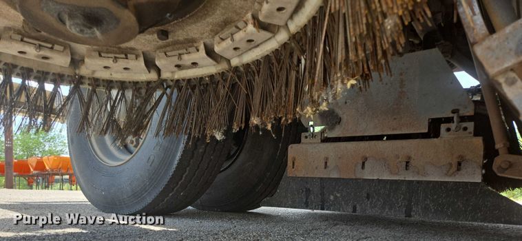 image for item ER5453 2004 Johnston MX450 street sweeper