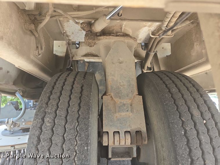 image for item ER5453 2004 Johnston MX450 street sweeper