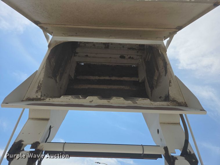 image for item ER5453 2004 Johnston MX450 street sweeper